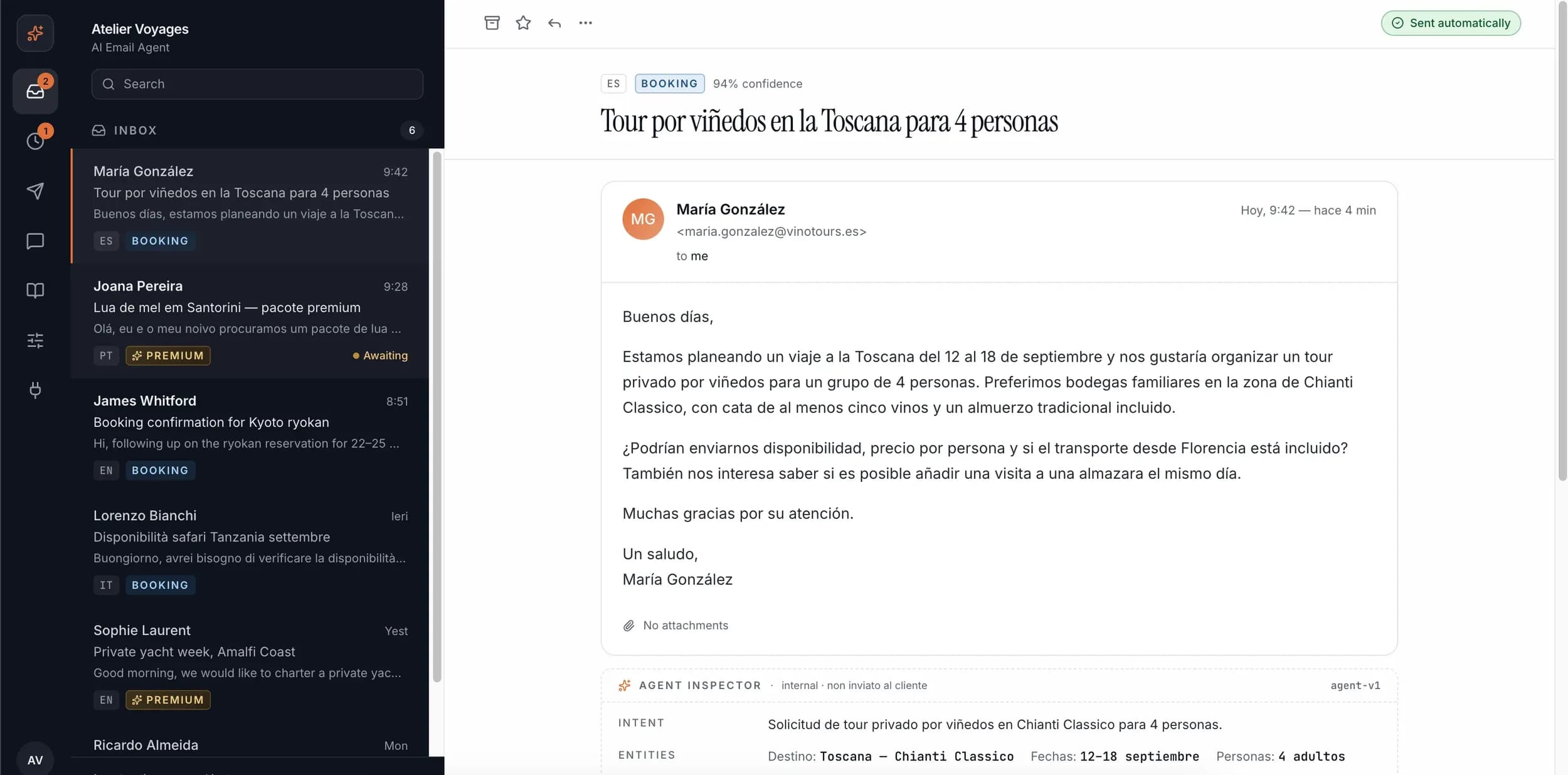 Coda di email in arrivo etichettate per lingua e tipo di richiesta, con l'intento riconosciuto e i dati estratti accanto alla mail aperta